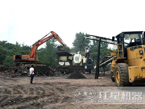 轉(zhuǎn)場靈活，移動自由的矸石移動破碎機